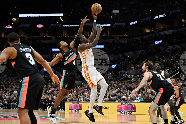 Hawks Spurs Basketball