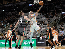 Hawks Spurs Basketball