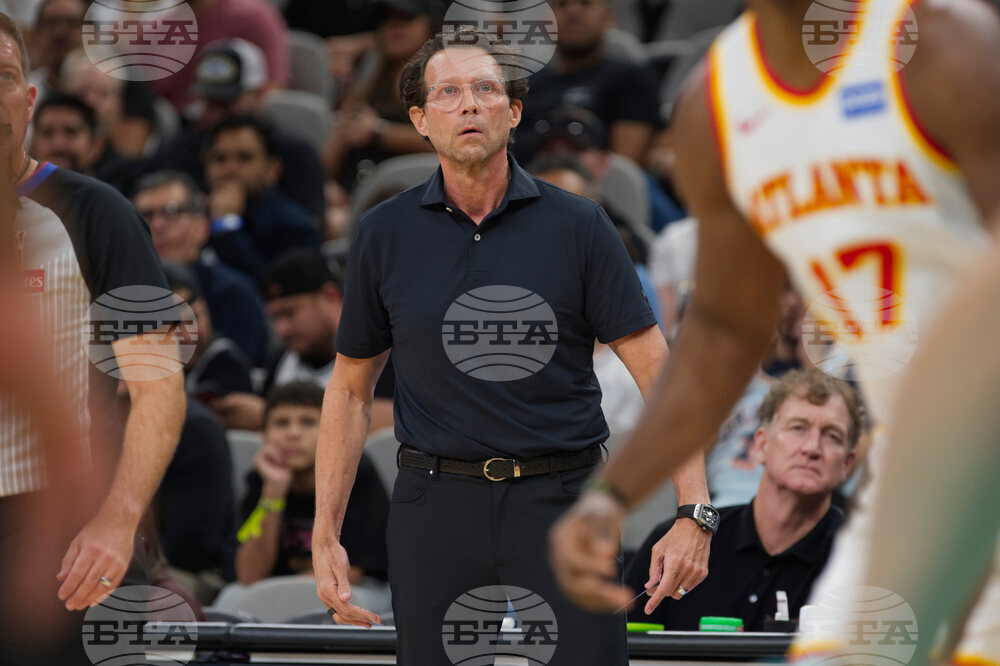 Hawks Spurs Basketball