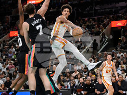 Hawks Spurs Basketball