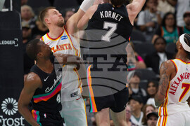 Hawks Spurs Basketball