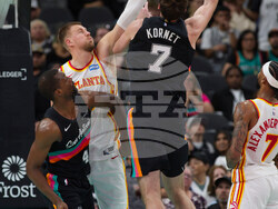 Hawks Spurs Basketball