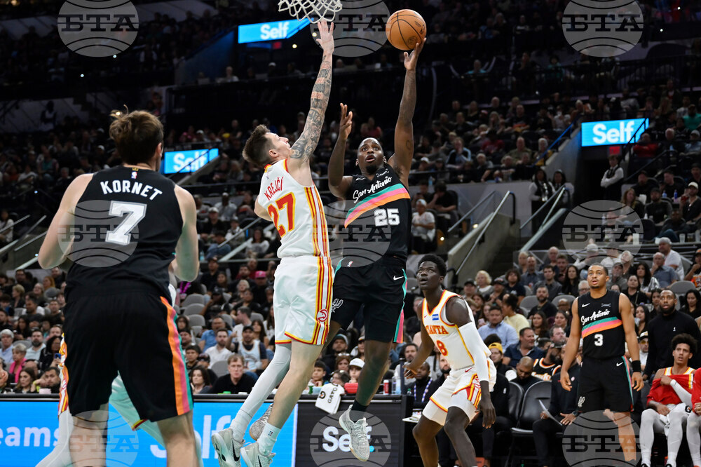 Hawks Spurs Basketball