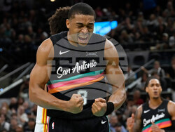 Hawks Spurs Basketball