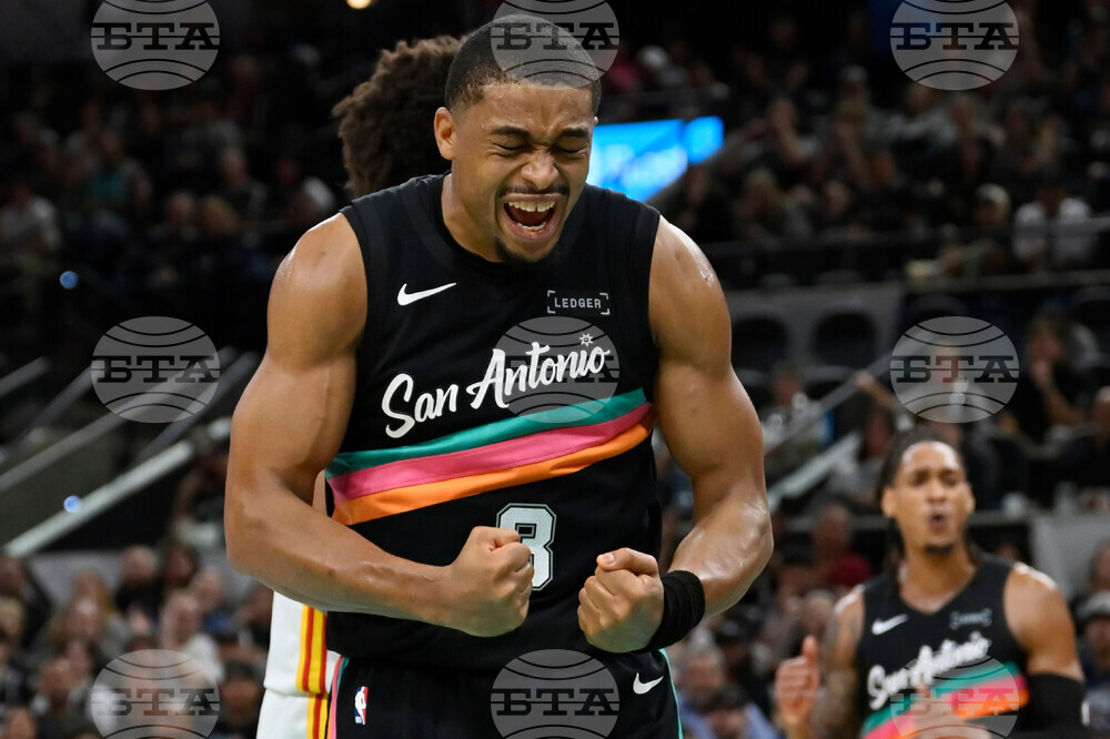 Hawks Spurs Basketball