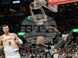 Hawks Spurs Basketball