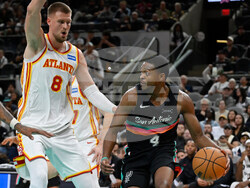 Hawks Spurs Basketball