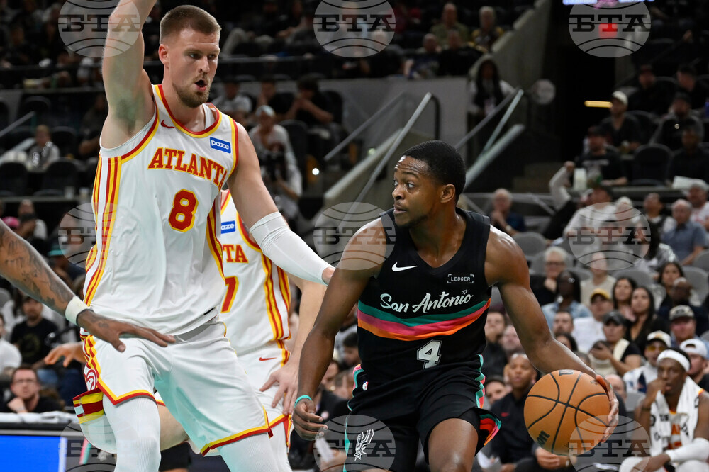 Hawks Spurs Basketball