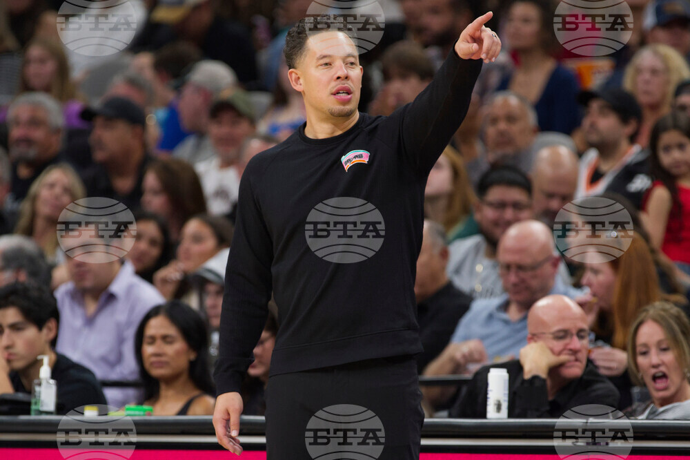 Hawks Spurs Basketball