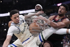 76ers Bucks Basketball