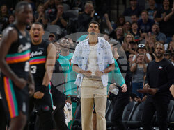 Hawks Spurs Basketball