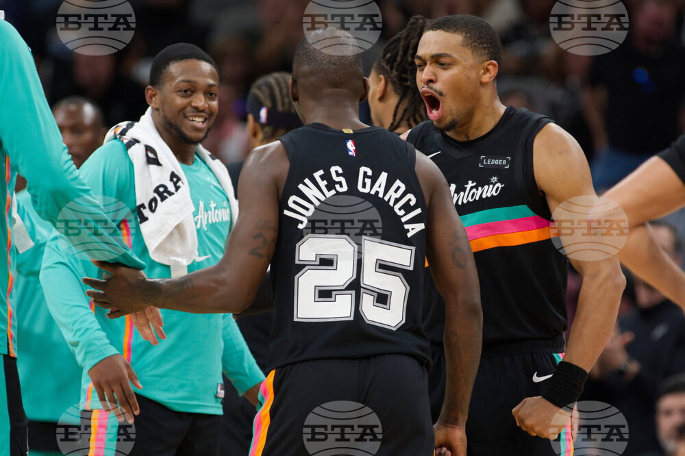 Hawks Spurs Basketball