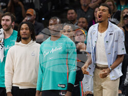 Hawks Spurs Basketball