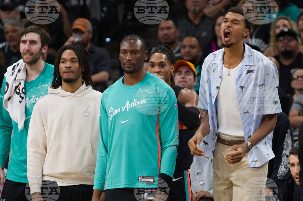 Hawks Spurs Basketball