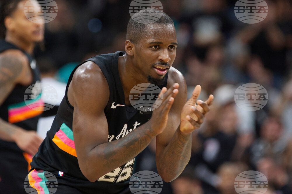 Hawks Spurs Basketball