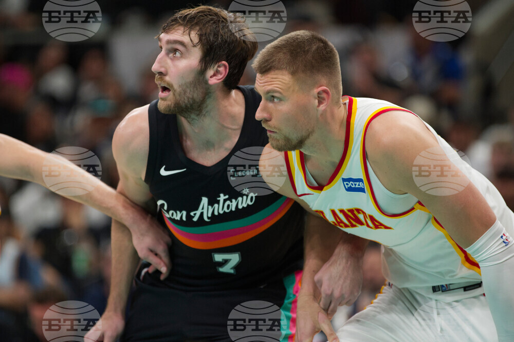 Hawks Spurs Basketball