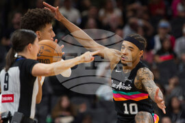 Hawks Spurs Basketball