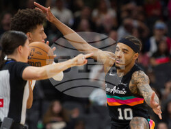 Hawks Spurs Basketball