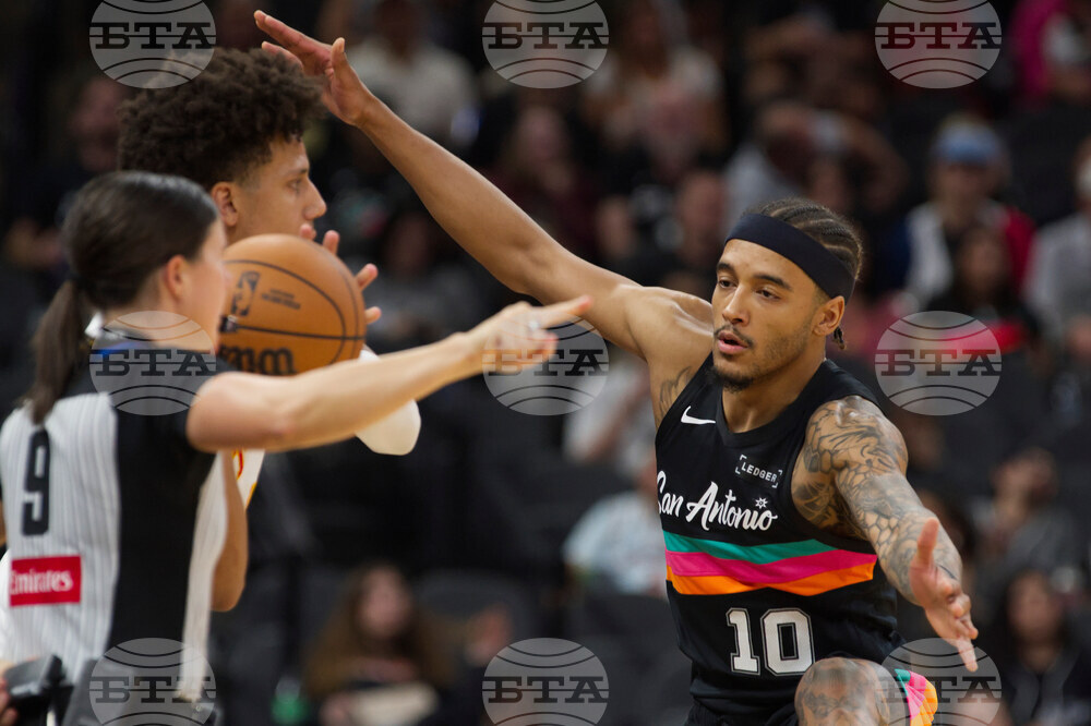 Hawks Spurs Basketball