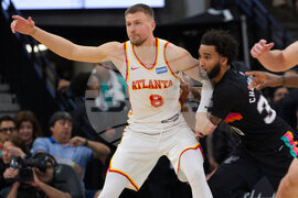 Hawks Spurs Basketball