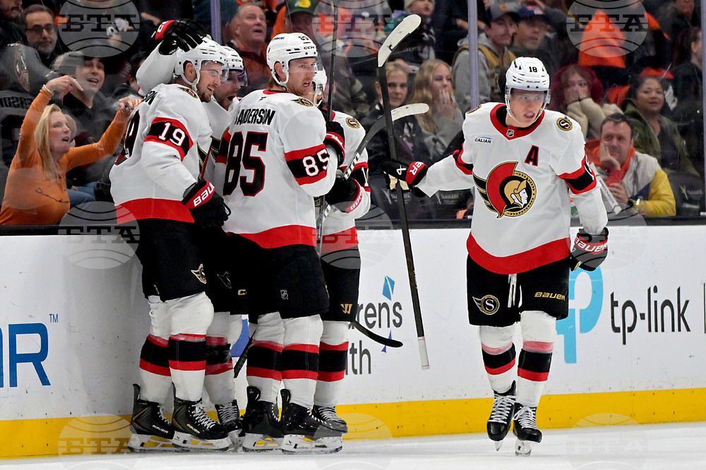 CORRECTION Senators Ducks Hockey