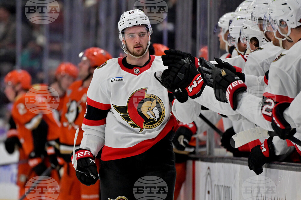 CORRECTION Senators Ducks Hockey