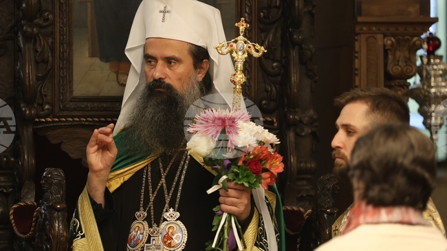 Въведение Богородично е голям пример и урок за всички нас как да се грижим за децата, които Господ ни е поверил, каза патриарх Даниил