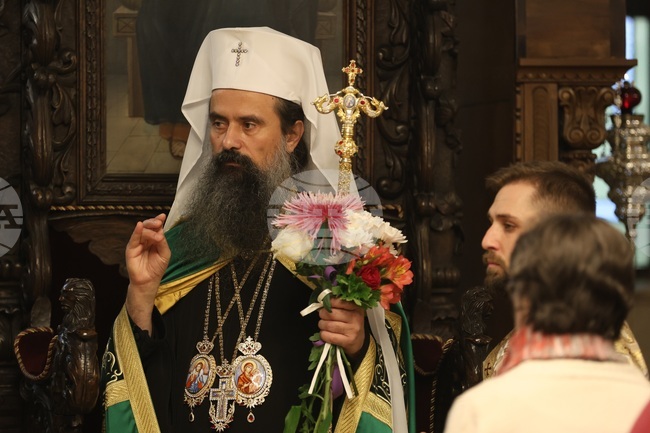 Въведение Богородично е голям пример и урок за всички нас как да се грижим за децата, които Господ ни е поверил, каза патриарх Даниил