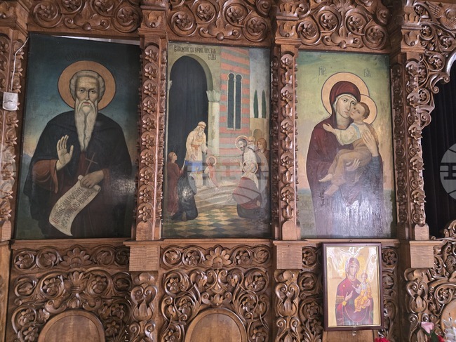 Празникът Въведение Богородично е свързан със съзряването на вярата и възпитаването на християнските добродетели, каза отец Павел Милушев от Петрич