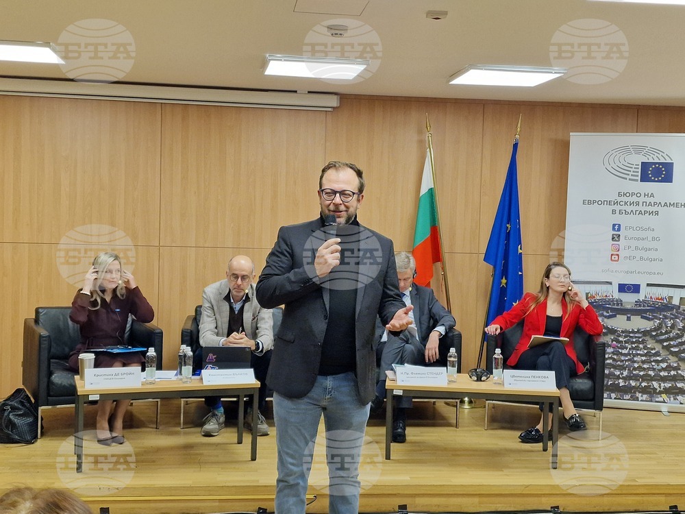 Защита на децата от рисковете в интернет дискутират на форум в София представители на европейски институции, журналисти и експерти 