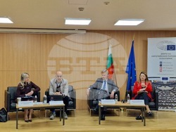 Дом на Европа - дискусия за рисковете за децата в интернет