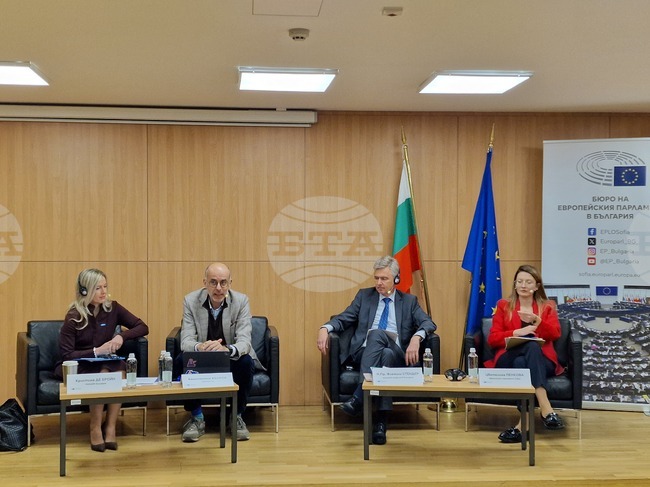 Дом на Европа - дискусия за рисковете за децата в интернет