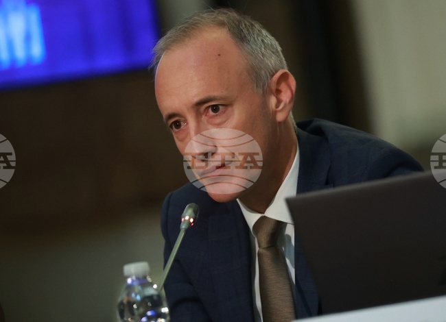 Министърът на образованието в оставка Красимир Вълчев ще открие два STEM центъра и нов физкултурен салон в област Пловдив