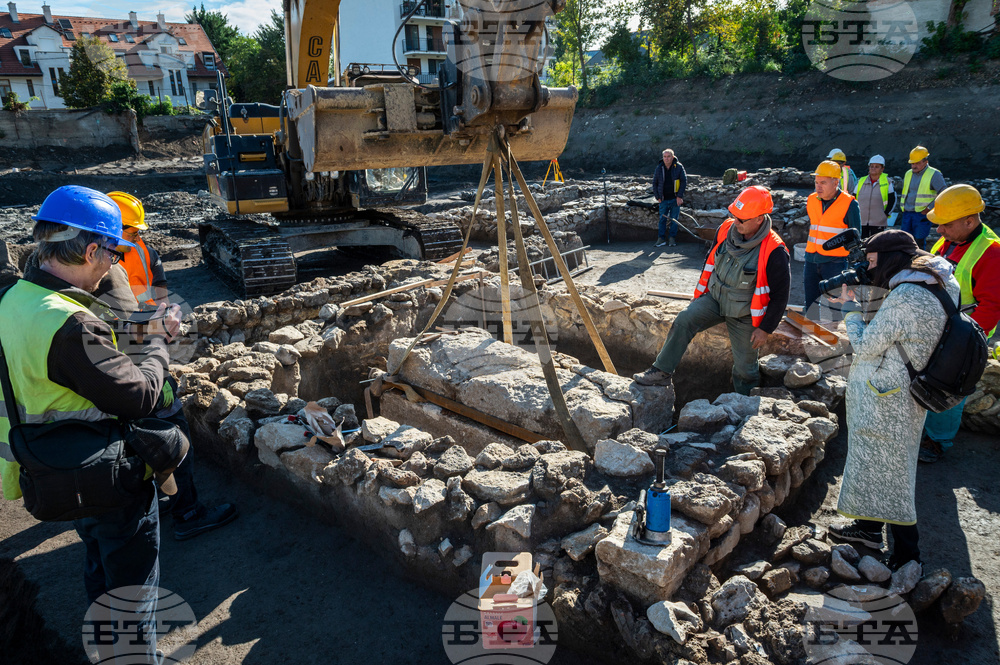 Археолози откриха древноримски саркофаг на 1700 години в унгарската столица Будапеща