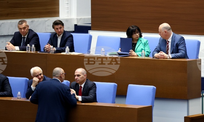 Бюджет 2026 г. е на база законодателството, заяви финансовият министър; за опозицията това е рисков бюджет, на фалита, чуха се призиви за протести