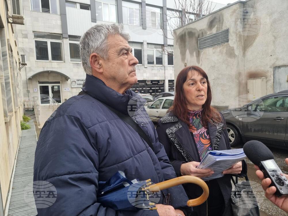 Привърженици на "Възраждане" протестираха тази сутрин пред Окръжната прокуратура в Кюстендил с искане за възобновяване на преписка за фотоволтаична централа