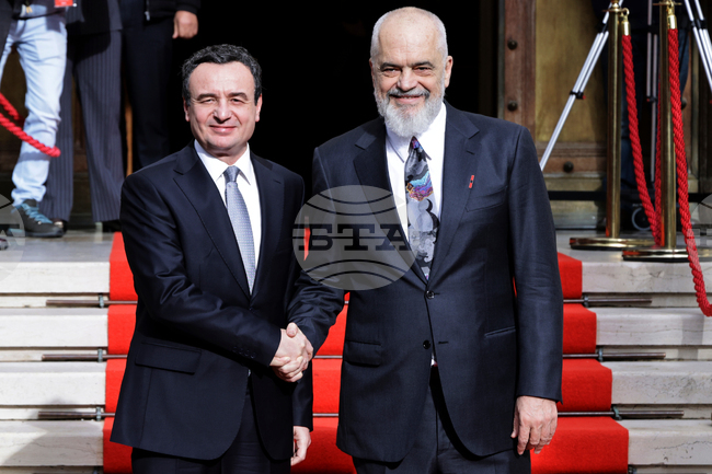 Косовският премиер Курти от Албания: Санкциите, които ЕС наложи на Косово, трябва да бъдат премахнати 