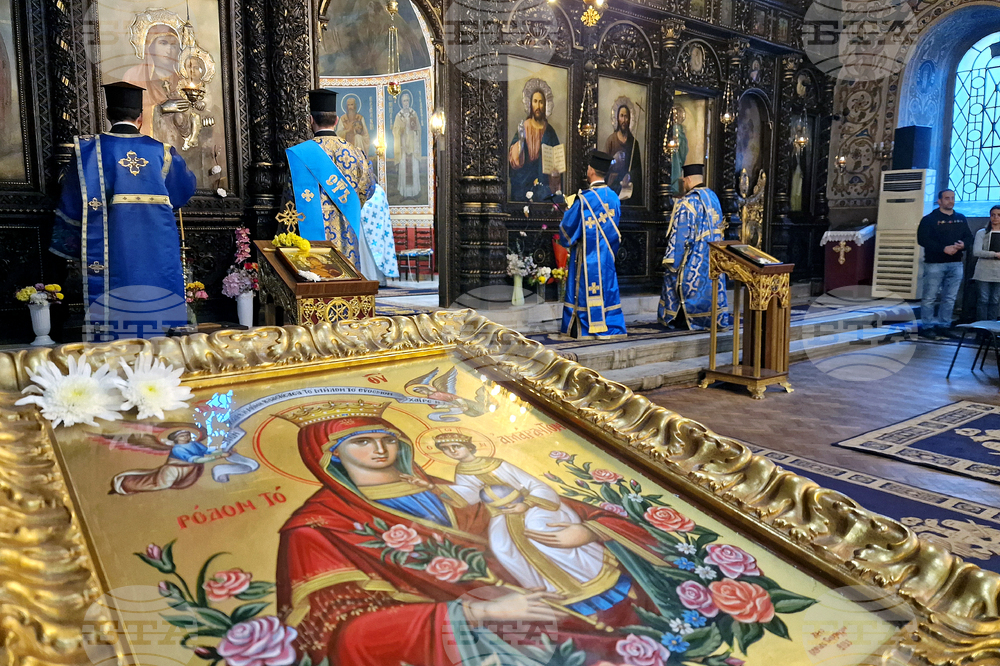 Стара Загора - литургия - храм „Свето Въведение Богородично“