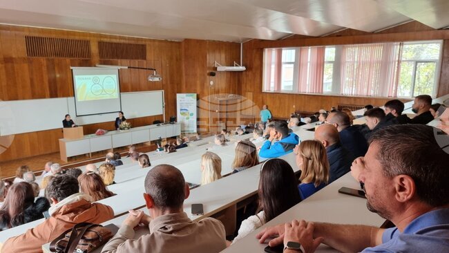 "Устойчиво земеделие в ерата на климатичните предизвикателства и дигиталните иновации" е темата на кръгла маса, която се провежда в Аграрен университет Пловдив 