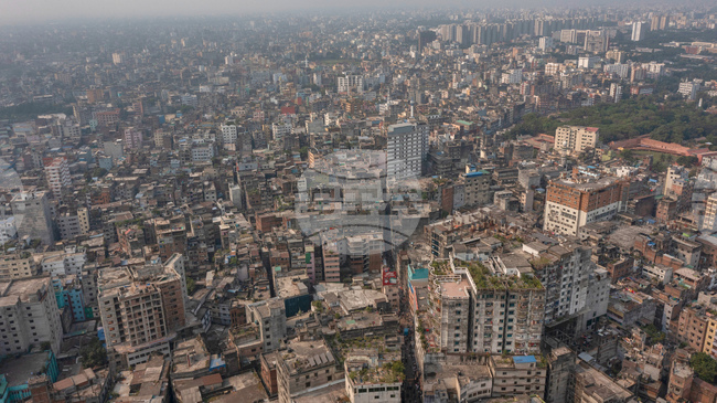 Пожар в бедняшки квартал в столицата на Бангладеш остави хиляди без дом 