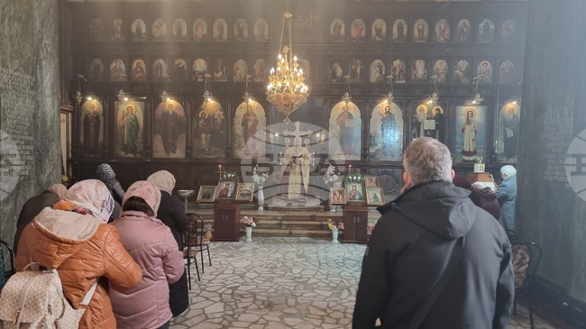За да влезем в Царството небесно, трябва да бъдем добри и чисти като децата, каза отец Велико в Добрич 