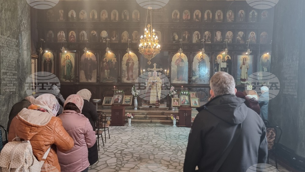 За да влезем в Царството небесно, трябва да бъдем добри и чисти като децата, каза отец Велико в Добрич 