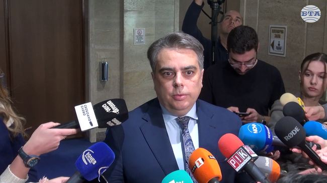 Ако ще се краде чрез бюджета, сме против него, независимо в каква валута е, каза Асен Василев