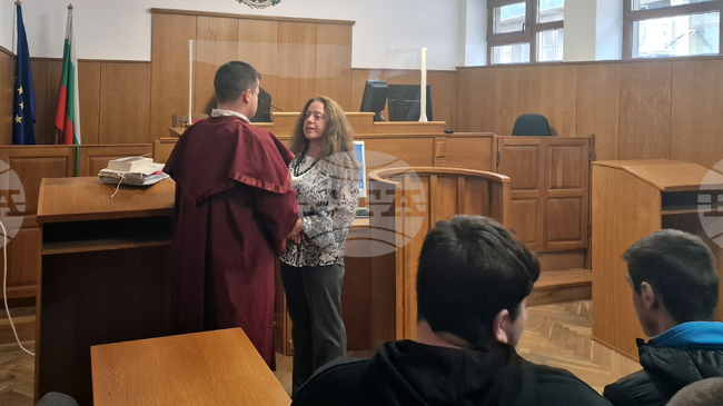 Граждани и ученици се запознаха с работата на Районен съд – Троян по време на Ден на отворените врати