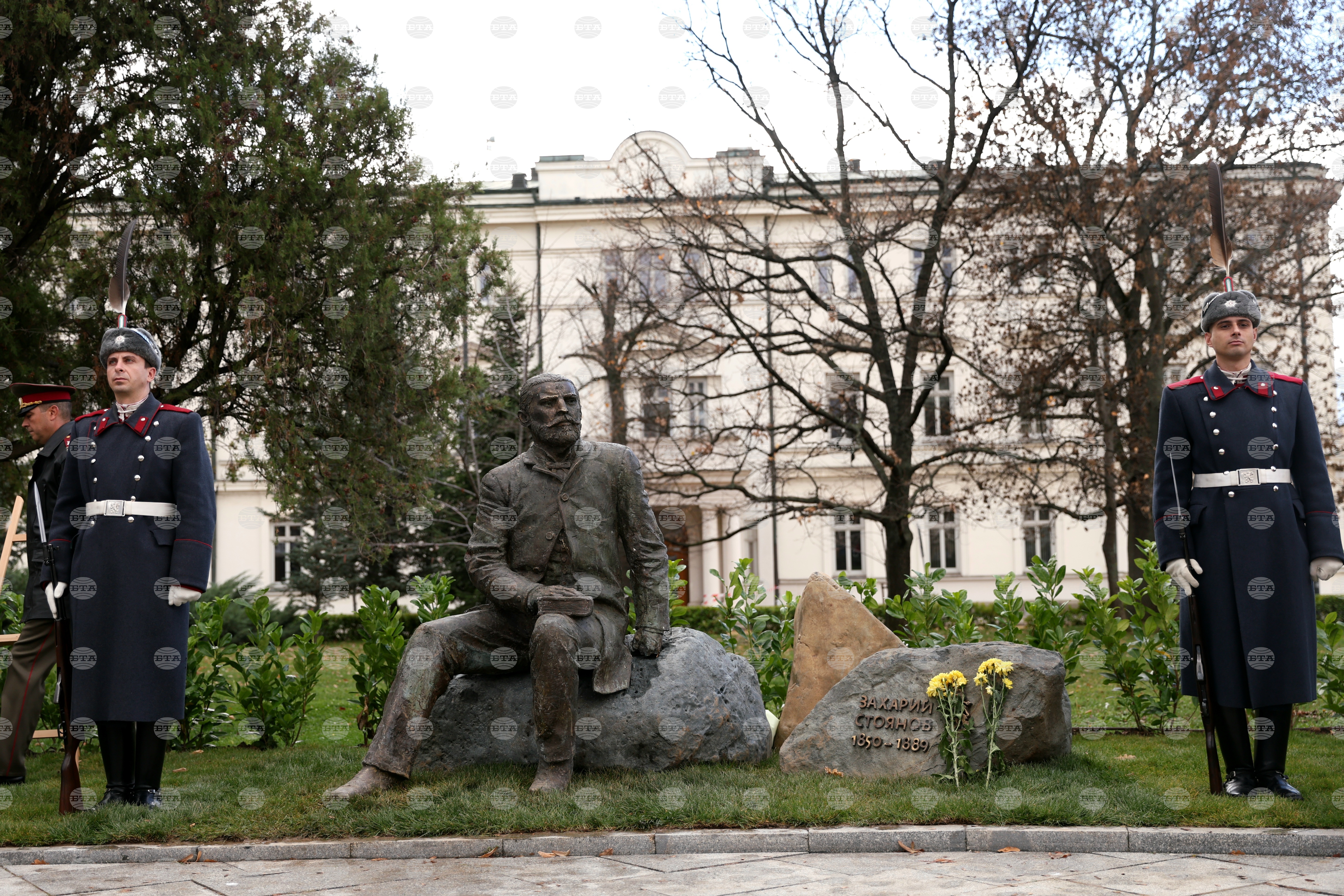 V Bolgariji odkrili spomenik Zahariju Stojanov blizu zgodovinske stavbe Narodne skupščine