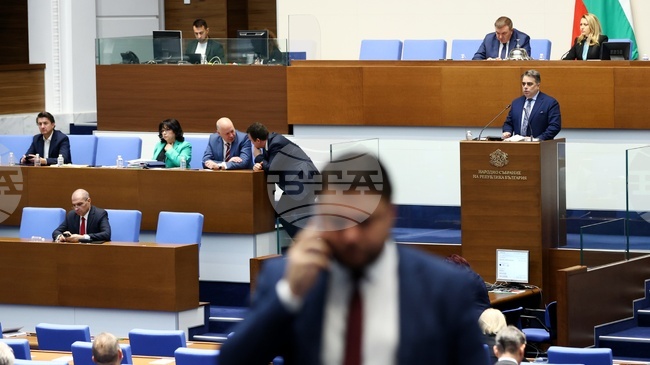 Министър Теменужка Петкова и председателят на ПП Асен Василев влязоха в словесен сблъсък относно проекта на държавен бюджет за 2026 г. 
