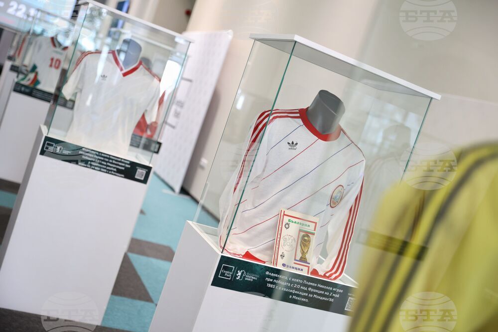 Бургас - „Легендарните футболни екипи на България“ - изложба