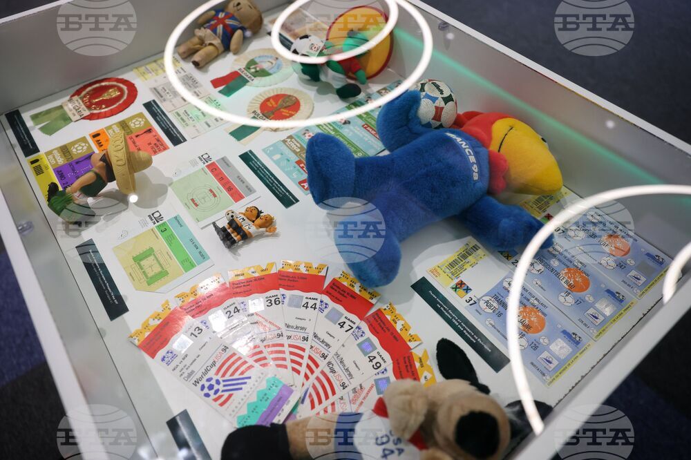 Бургас - „Легендарните футболни екипи на България“ - изложба