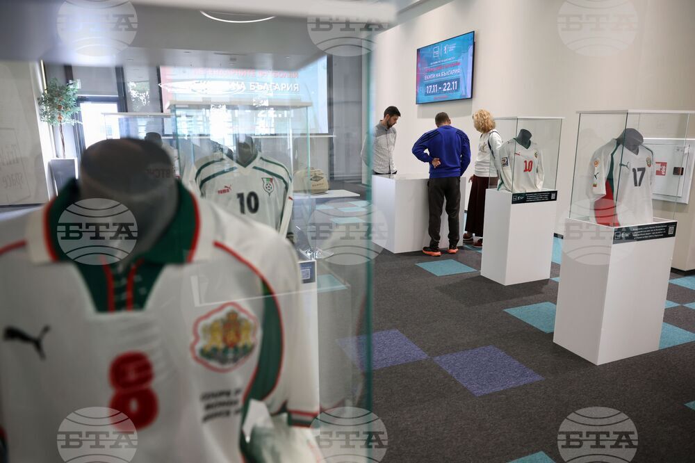 Бургас - „Легендарните футболни екипи на България“ - изложба