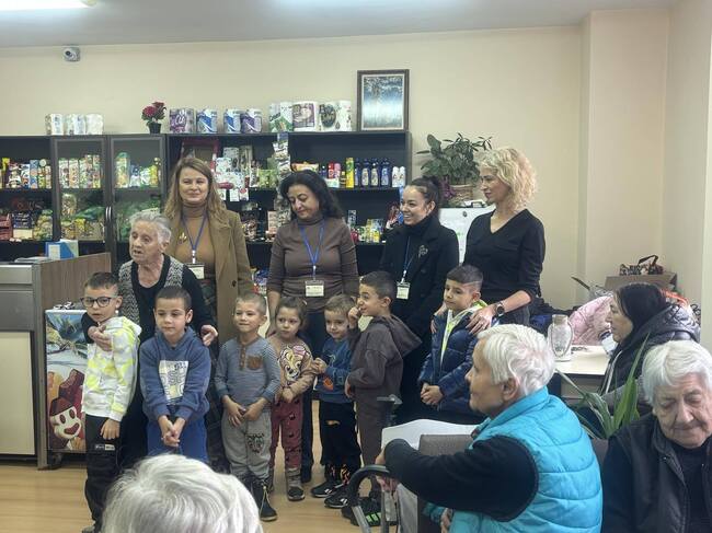 Възрастни хора и деца от социални институции в Свищов отбелязаха заедно Деня на християнското семейство